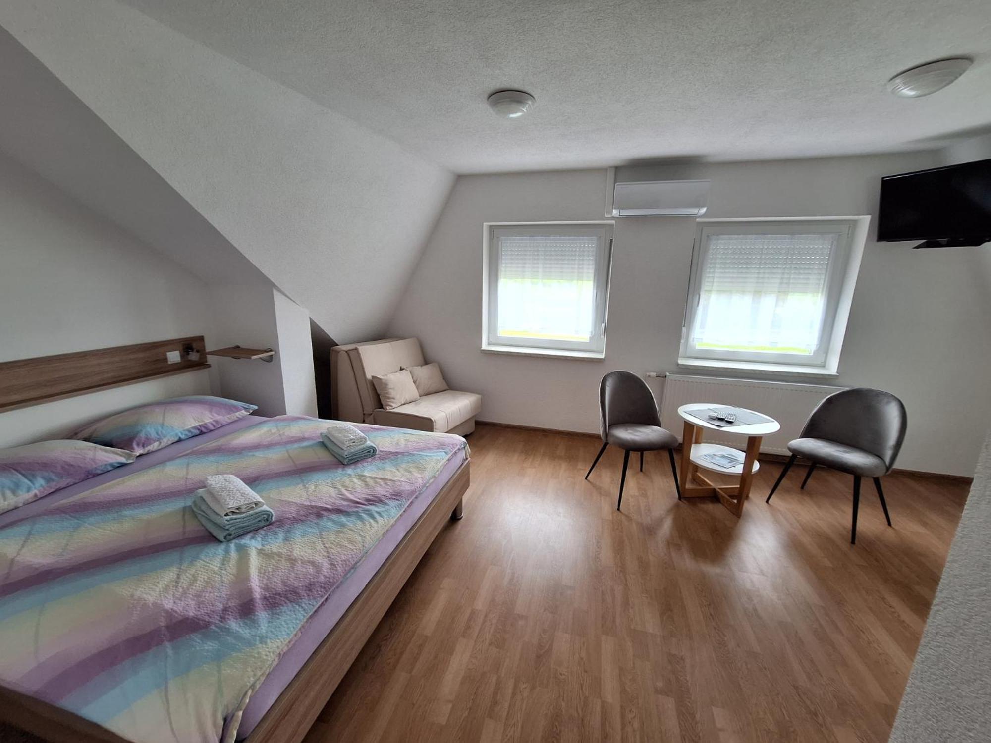 Guesthouse Miha Rakovica Dış mekan fotoğraf