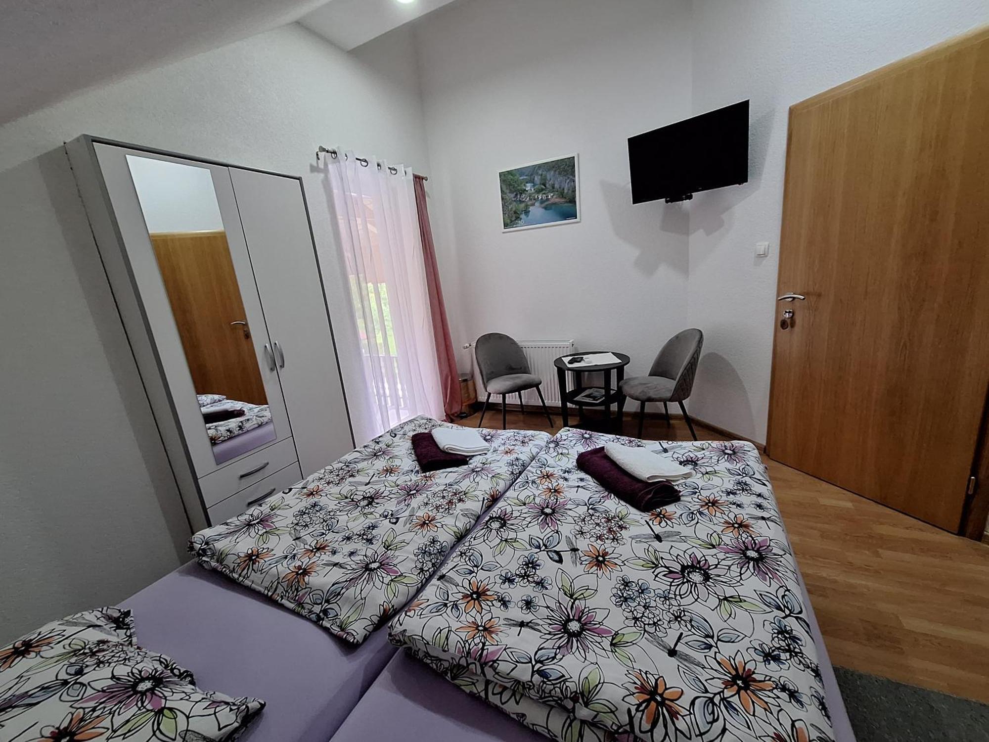 Guesthouse Miha Rakovica Dış mekan fotoğraf